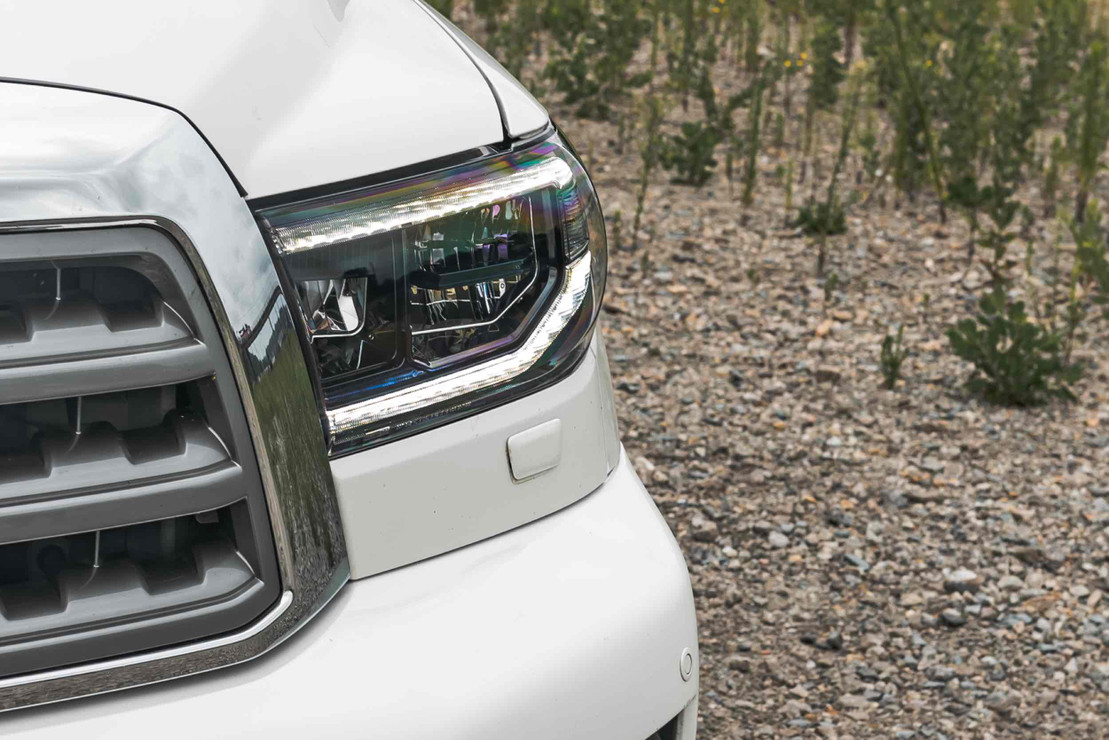 thumbnail image 2 of 07-13 Tundra / 08-17 Sequoia LED Projector Headlights - Black Housing, Clear Lens, U-Bar 2 of 6